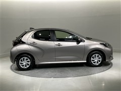 ヤリス ハイブリッドX