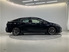 プリウスPHV S GRスポーツ