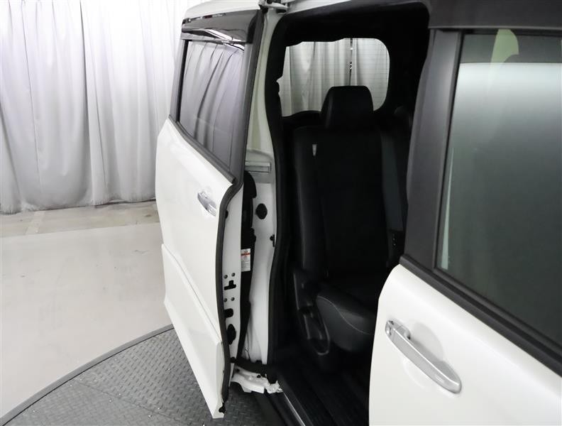 ヴォクシー ZS キラメキ3（35301C2671565）の中古車 | トヨタ認定中古