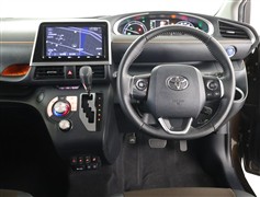 シエンタHV ファンベースG クエロ