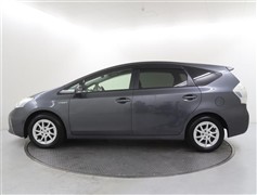 プリウスアルファ S