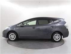 プリウスアルファ S