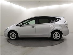 プリウスアルファ S