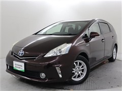 トヨタ　プリウスアルファSチューンブラック