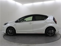 アクア G GRスポーツ・17インチ