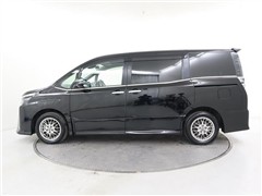 ヴォクシーHV ZS キラメキ 3