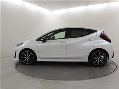 アクア GR スポーツ