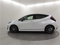 アクア GR スポーツ