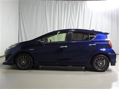 アクア S スタイルブラック