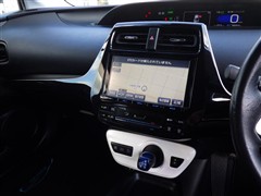 プリウス Sセ-フティ-プラス