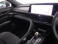 クラウン スポーツ Z