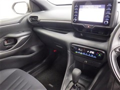 ヤリス ハイブリッド X