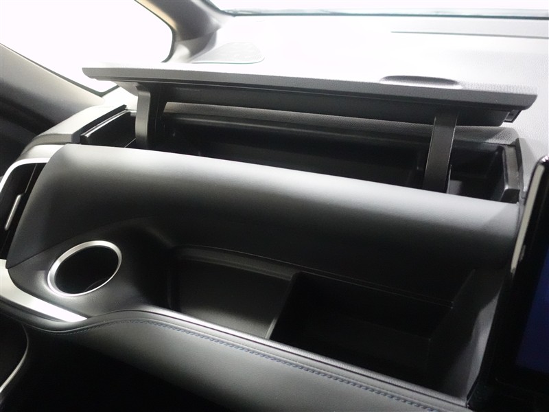 お客ページ Toyota Voxy 2015, BLACK, 1980cc - Karmen Ltd