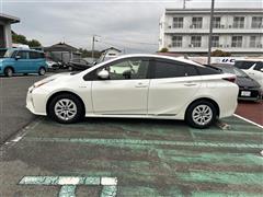 プリウス Sセーフティプラス