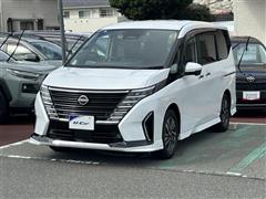 セレナ E-パワー ルキシオン