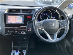 フィット ハイブリッド L P