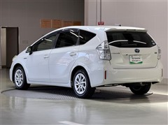 プリウスアルファ S