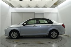 カローラアクシオ HEV