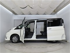 セレナ E-パワー ハイウェイスターV