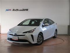 プリウス S E-Four