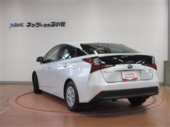 プリウス S E-Four