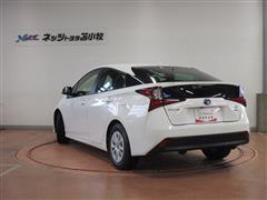 プリウス S E-Four