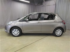 ヴィッツ ハイブリッド F 2WD