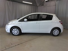 ヴィッツ ハイブリッド F 2WD