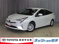 トヨタ　プリウス S 4WD