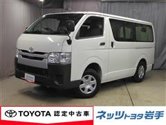 トヨタ　ハイエースバン DX 4WD