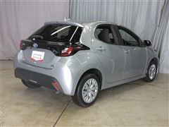 ヤリス ハイブリッド X 4WD