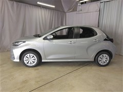 ヤリス ハイブリッド X 4WD