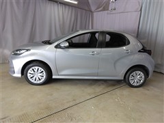 ヤリス ハイブリッド X 4WD