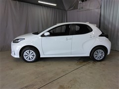 ヤリス ハイブリッド X 4WD