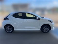 ヤリス ハイブリッド X 4WD