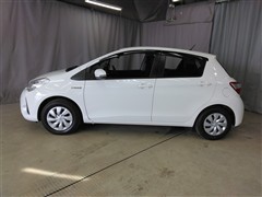 ヴィッツ ハイブリッド F 2WD