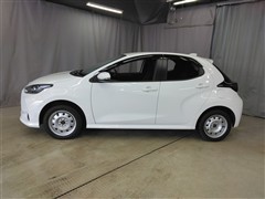ヤリス ハイブリッド X 4WD