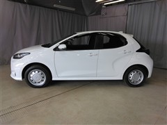 ヤリス ハイブリッド X 4WD