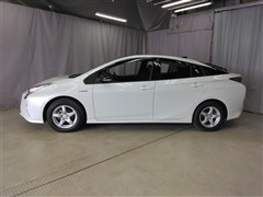 プリウスSセーフティツートーン 4WD