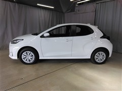 ヤリス ハイブリッド X 4WD