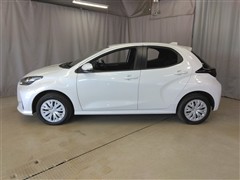ヤリス ハイブリッド X 4WD