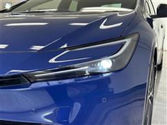 プリウス Z E-Four