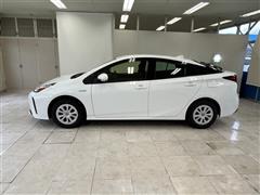 プリウス S E-Four