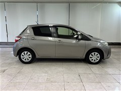 ヴィッツ ハイブリッド F