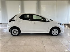 ヤリス HV X 4WD