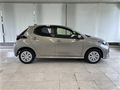 ヤリス ハイブリッド G 4WD