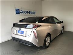 プリウス Sセーフティプラス
