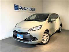 トヨタ　アクア X 4WD