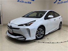 トヨタ　プリウス Sセーフティープラス 2