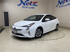 トヨタ プリウス A